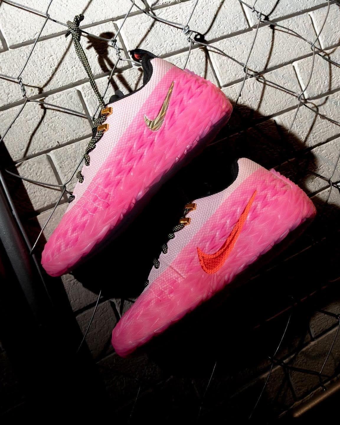 外场粉色猛兽!Nike S.T. Charge「荆棘粉」,耐磨颜值双封神